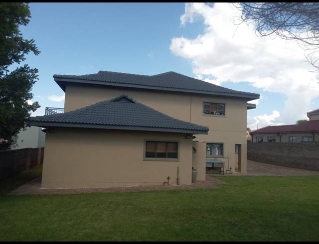 5 BEDROOM HOUSE FOR SALE IN PROTEA RIDGE